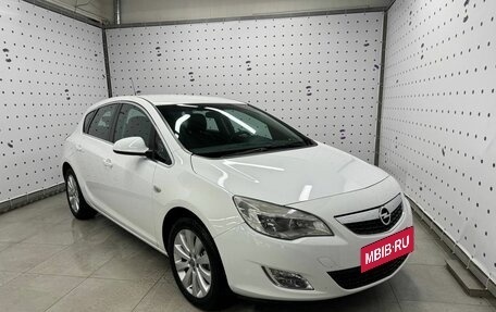 Opel Astra J, 2011 год, 840 000 рублей, 2 фотография