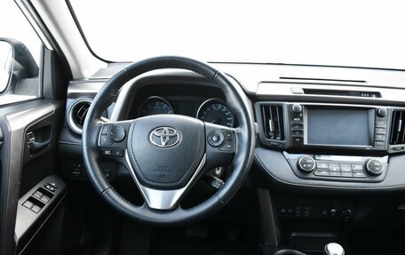 Toyota RAV4, 2017 год, 2 689 000 рублей, 14 фотография
