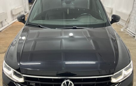 Volkswagen Tiguan II, 2021 год, 4 900 000 рублей, 2 фотография