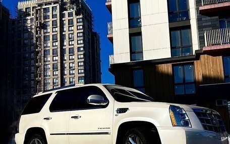 Cadillac Escalade III, 2012 год, 3 200 000 рублей, 2 фотография