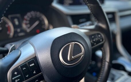 Lexus RX IV рестайлинг, 2020 год, 6 000 000 рублей, 10 фотография