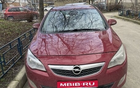 Opel Astra J, 2011 год, 950 000 рублей, 2 фотография