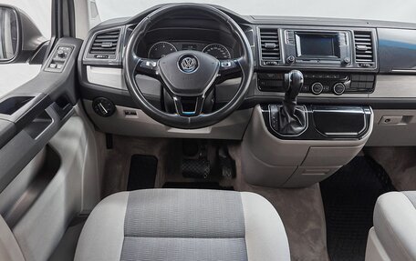 Volkswagen Multivan T6 рестайлинг, 2015 год, 3 688 000 рублей, 20 фотография