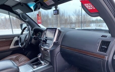 Toyota Land Cruiser 200, 2017 год, 6 450 000 рублей, 17 фотография