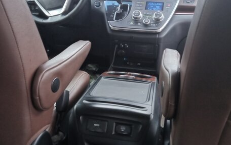 Toyota Sienna III, 2017 год, 3 130 000 рублей, 21 фотография