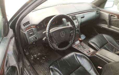 Mercedes-Benz E-Класс, 1997 год, 410 000 рублей, 2 фотография