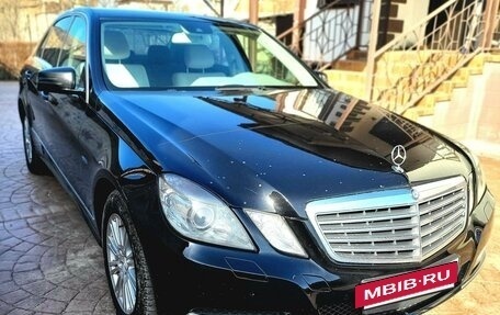 Mercedes-Benz E-Класс, 2010 год, 1 900 000 рублей, 3 фотография