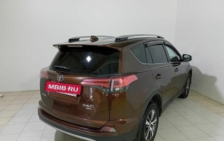 Toyota RAV4, 2017 год, 2 490 000 рублей, 6 фотография