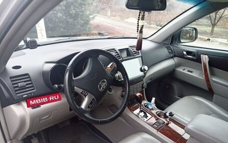 Toyota Highlander III, 2012 год, 2 199 000 рублей, 6 фотография