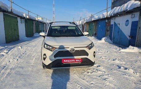 Toyota RAV4, 2020 год, 3 850 000 рублей, 14 фотография