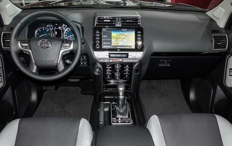 Toyota Land Cruiser Prado 150 рестайлинг 2, 2023 год, 8 900 000 рублей, 5 фотография