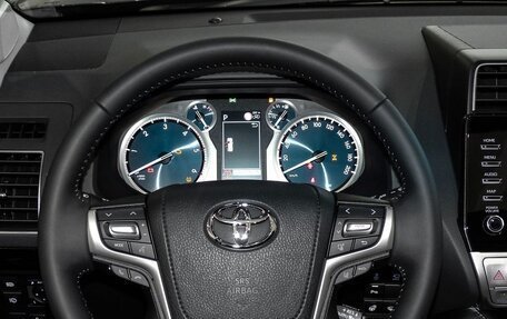 Toyota Land Cruiser Prado 150 рестайлинг 2, 2023 год, 8 900 000 рублей, 8 фотография
