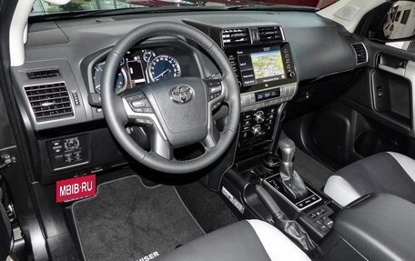 Toyota Land Cruiser Prado 150 рестайлинг 2, 2023 год, 8 900 000 рублей, 6 фотография
