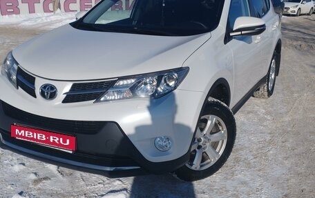 Toyota RAV4, 2015 год, 1 950 000 рублей, 8 фотография