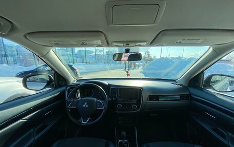 Mitsubishi Outlander III рестайлинг 3, 2019 год, 2 160 000 рублей, 19 фотография