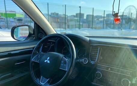 Mitsubishi Outlander III рестайлинг 3, 2019 год, 2 160 000 рублей, 25 фотография
