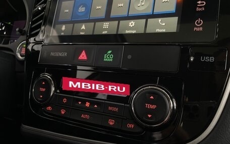Mitsubishi Outlander III рестайлинг 3, 2022 год, 2 900 000 рублей, 11 фотография