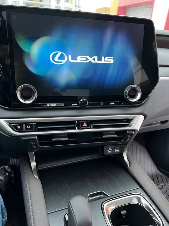 Lexus RX IV рестайлинг, 2023 год, 10 500 000 рублей, 13 фотография