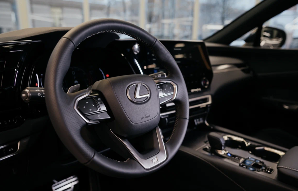 Lexus RX IV рестайлинг, 2023 год, 9 300 000 рублей, 6 фотография