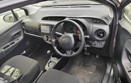 Toyota Vitz, 2018 год, 1 055 000 рублей, 6 фотография