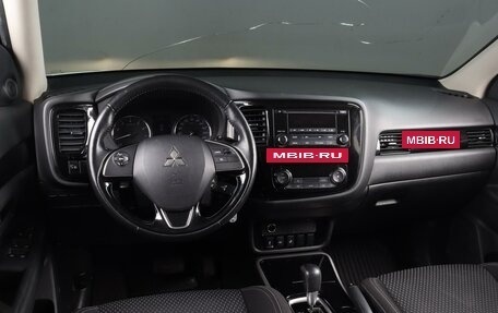 Mitsubishi Outlander III рестайлинг 3, 2019 год, 2 369 000 рублей, 6 фотография