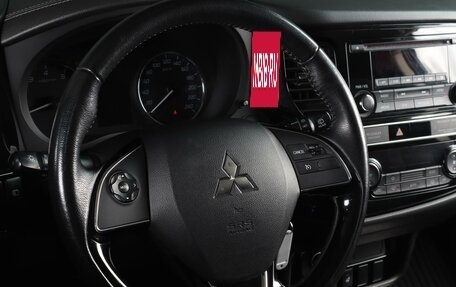 Mitsubishi Outlander III рестайлинг 3, 2019 год, 2 369 000 рублей, 13 фотография