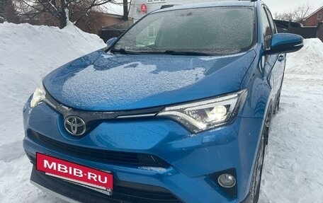 Toyota RAV4, 2015 год, 2 575 000 рублей, 3 фотография