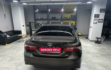 Toyota Camry, 2022 год, 3 590 000 рублей, 2 фотография