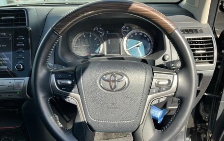 Toyota Land Cruiser Prado 150 рестайлинг 2, 2021 год, 4 120 000 рублей, 16 фотография