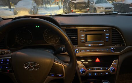 Hyundai Elantra VI рестайлинг, 2017 год, 1 450 000 рублей, 4 фотография