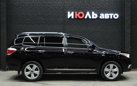 Toyota Highlander III, 2013 год, 2 400 000 рублей, 11 фотография