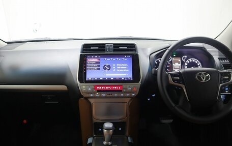 Toyota Land Cruiser Prado 150 рестайлинг 2, 2022 год, 6 300 000 рублей, 15 фотография