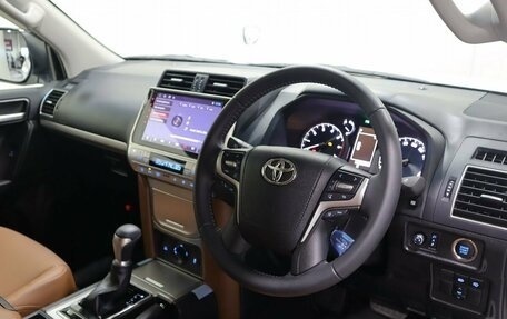 Toyota Land Cruiser Prado 150 рестайлинг 2, 2022 год, 6 300 000 рублей, 17 фотография
