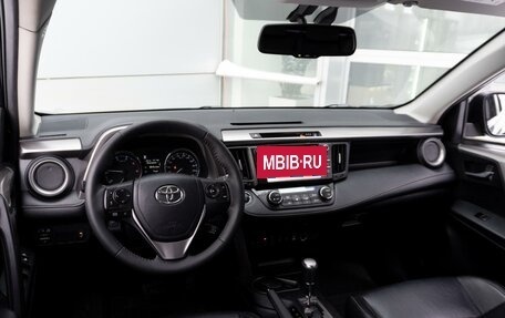 Toyota RAV4, 2018 год, 2 949 000 рублей, 6 фотография