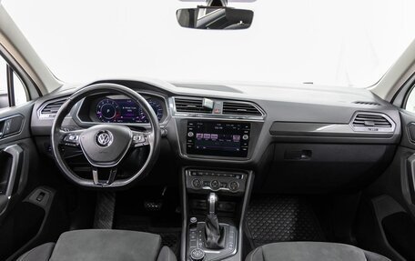Volkswagen Tiguan II, 2018 год, 3 448 000 рублей, 15 фотография