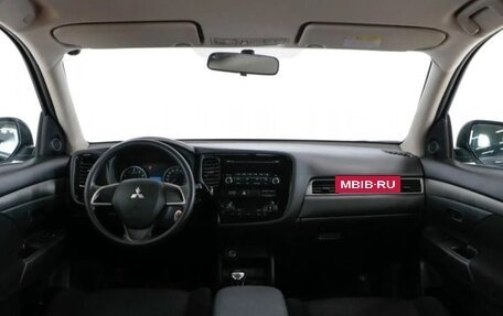 Mitsubishi Outlander III рестайлинг 3, 2013 год, 1 490 000 рублей, 4 фотография