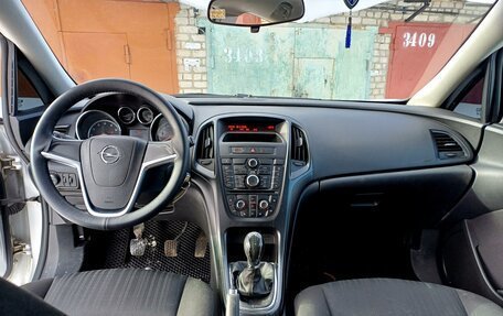 Opel Astra J, 2011 год, 670 000 рублей, 26 фотография