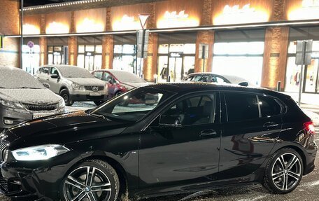 BMW 1 серия, 2019 год, 2 450 000 рублей, 21 фотография