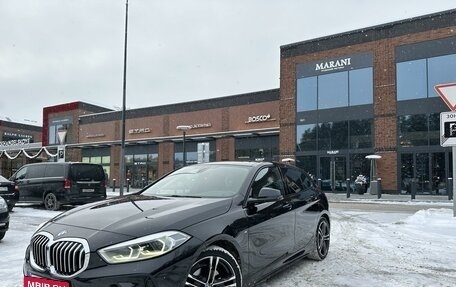 BMW 1 серия, 2019 год, 2 450 000 рублей, 22 фотография