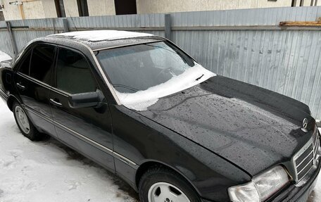 Mercedes-Benz C-Класс, 1995 год, 450 000 рублей, 2 фотография