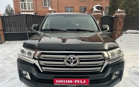 Toyota Land Cruiser 200, 2018 год, 6 900 000 рублей, 2 фотография