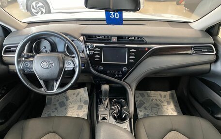 Toyota Camry, 2018 год, 2 899 999 рублей, 15 фотография