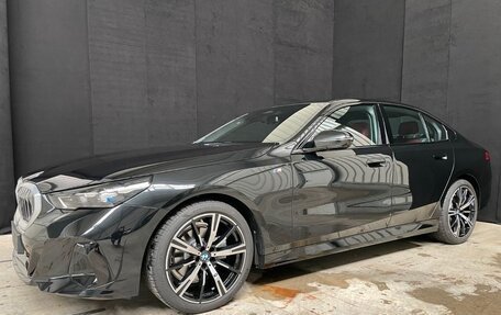 BMW 5 серия, 2024 год, 7 100 000 рублей, 3 фотография