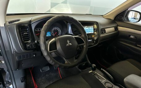 Mitsubishi Outlander III рестайлинг 3, 2014 год, 1 680 000 рублей, 7 фотография
