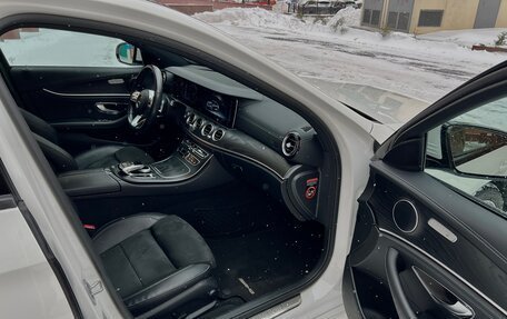 Mercedes-Benz E-Класс, 2019 год, 4 300 000 рублей, 13 фотография