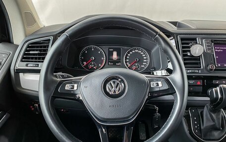 Volkswagen Multivan T6 рестайлинг, 2019 год, 6 000 000 рублей, 10 фотография