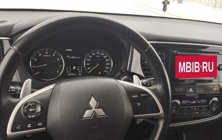 Mitsubishi Outlander III рестайлинг 3, 2014 год, 1 700 000 рублей, 3 фотография