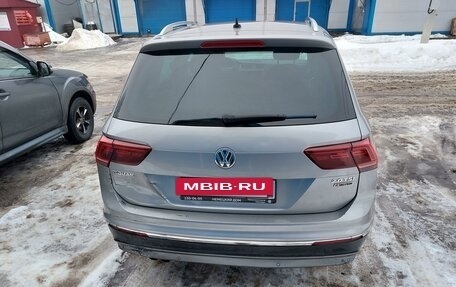 Volkswagen Tiguan II, 2017 год, 2 250 000 рублей, 2 фотография