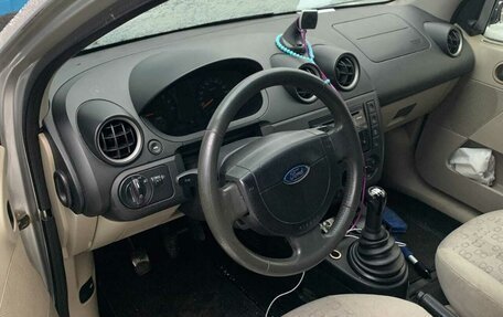 Ford Fiesta, 2003 год, 285 000 рублей, 2 фотография