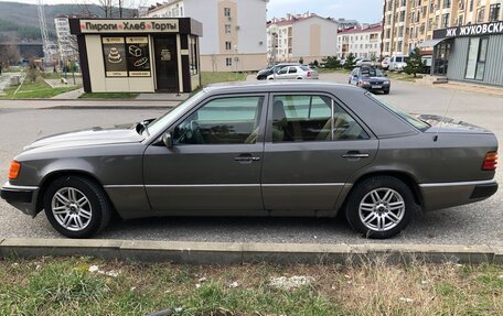 Mercedes-Benz E-Класс, 1993 год, 490 000 рублей, 5 фотография